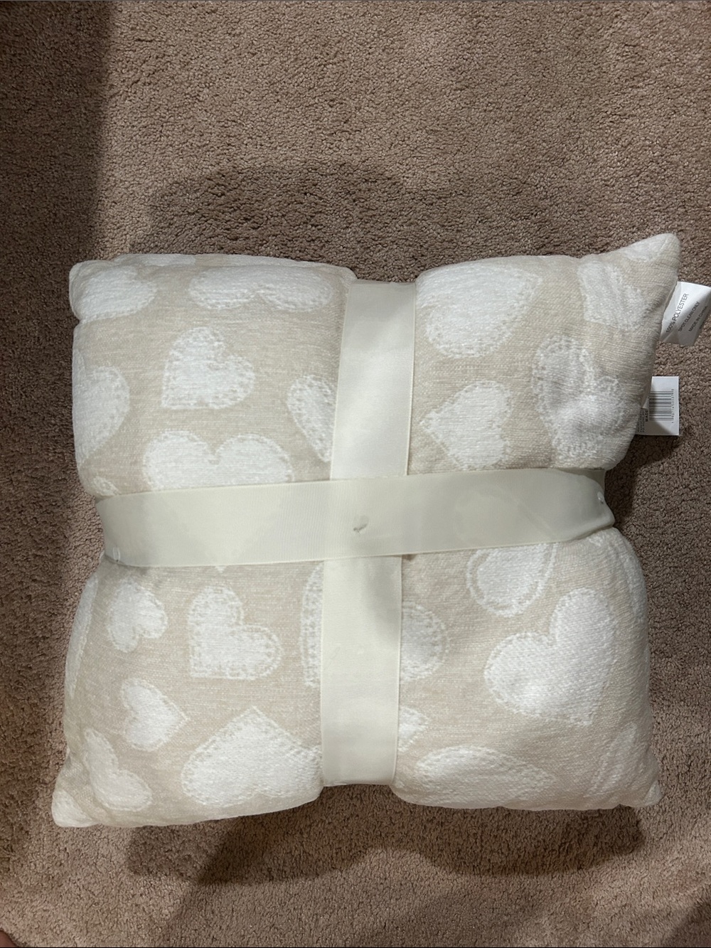 Cozy Heart Print Throw Blanket - Cream & White